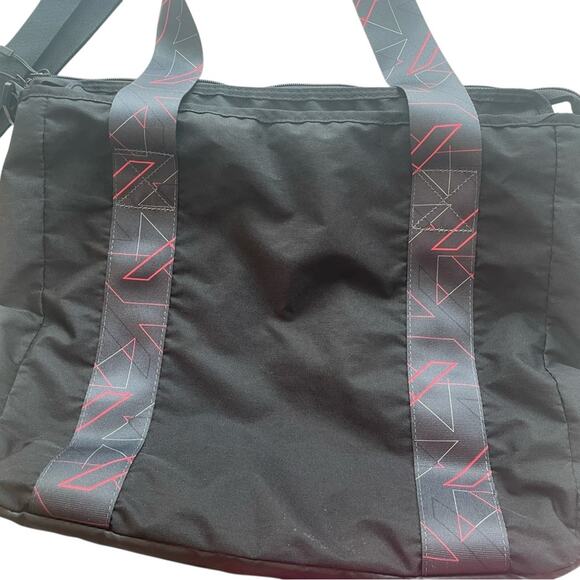 NIKE Sporty Tote – Black/Red, Crossbody Option, EUC, Gym-Ready - Picture 10 of 10